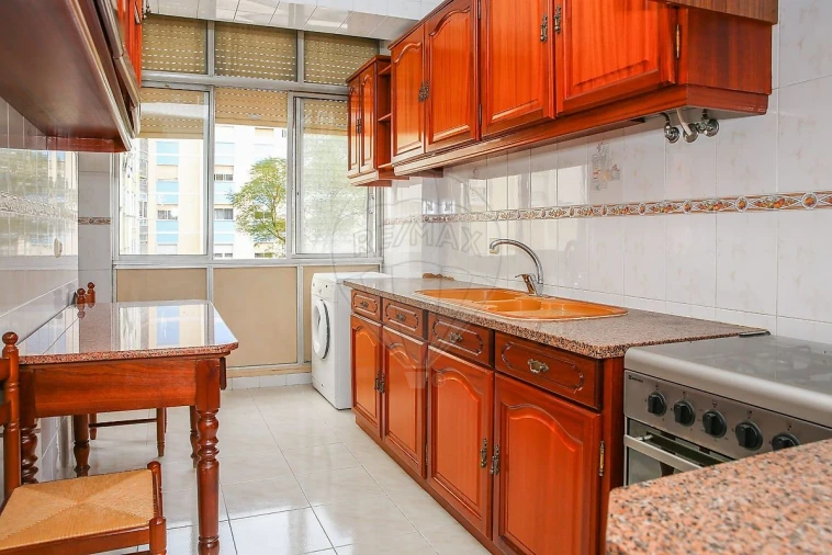 Apartamento T2 para Venda em Sacavém e Prior Velho Foto 25