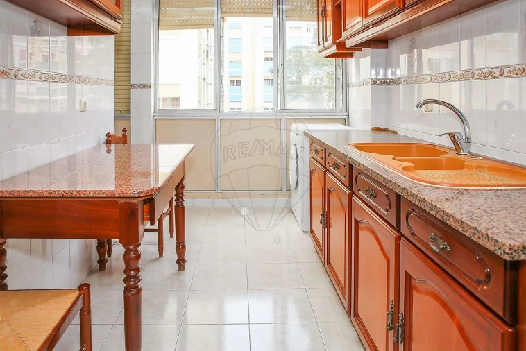 Apartamento T2 para Venda em Sacavém e Prior Velho Foto 30