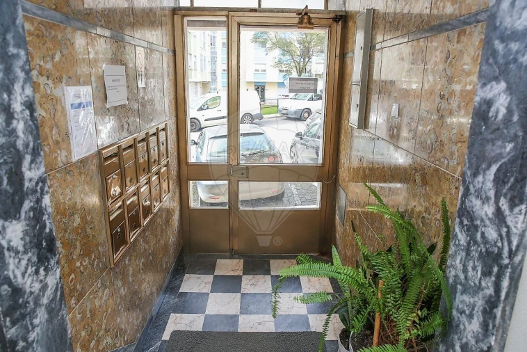 Apartamento T2 para Venda em Sacavém e Prior Velho Foto 36