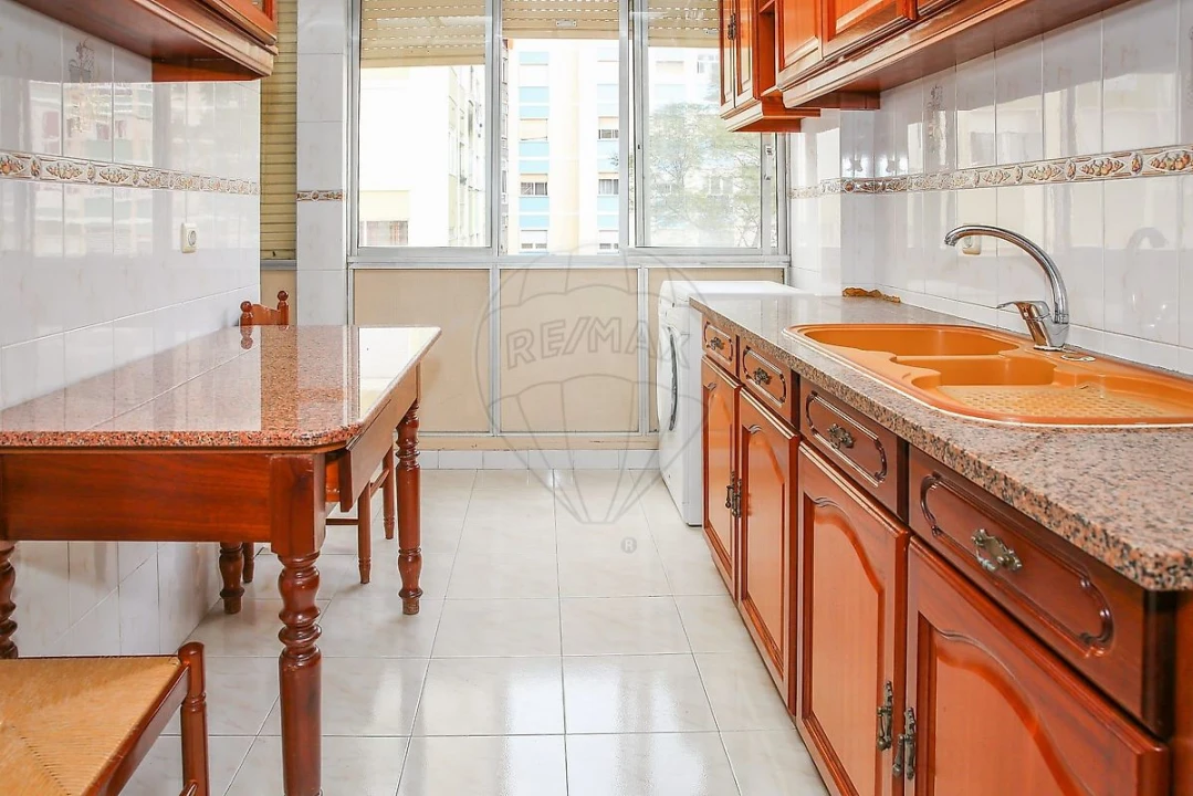 Apartamento T2 para Venda em Sacavém e Prior Velho Foto 30