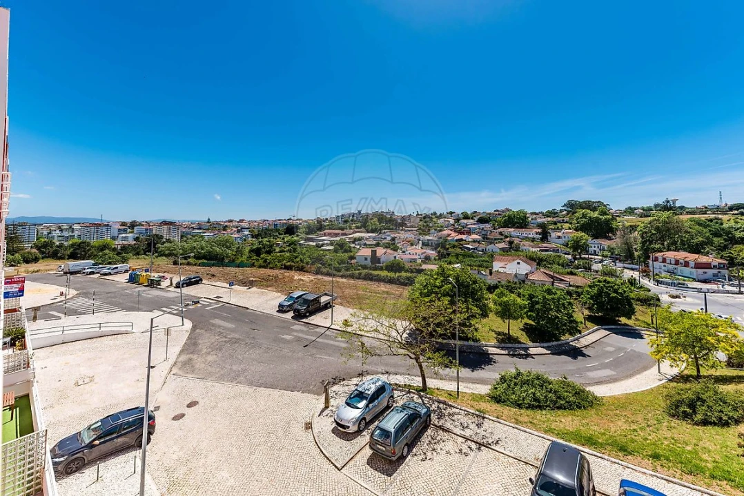 Apartamento T2 para Venda em Charneca de Caparica e Sobreda Foto 26