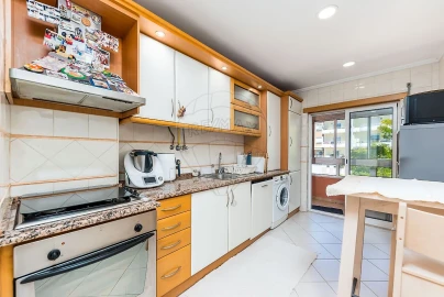 Apartamento T2 para Venda em Charneca de Caparica e Sobreda