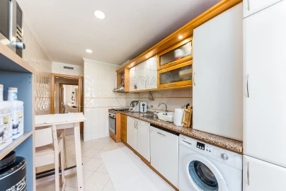 Apartamento T2 para Venda em Charneca de Caparica e Sobreda