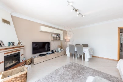 Apartamento T2 para Venda em Charneca de Caparica e Sobreda