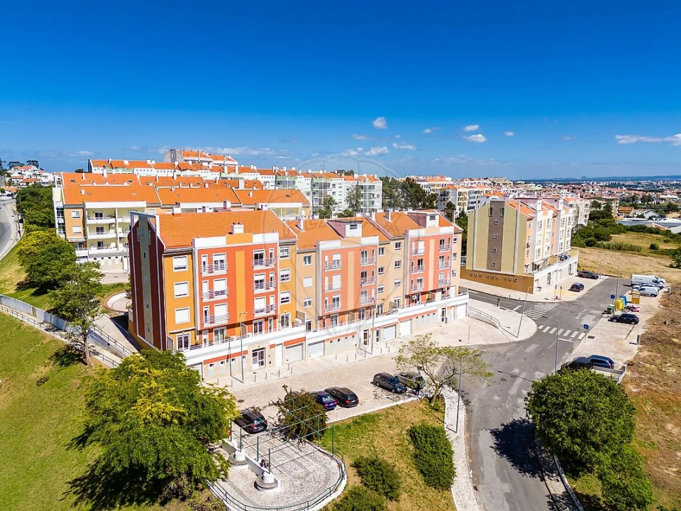 Apartamento T2 para Venda em Charneca de Caparica e Sobreda Foto 1