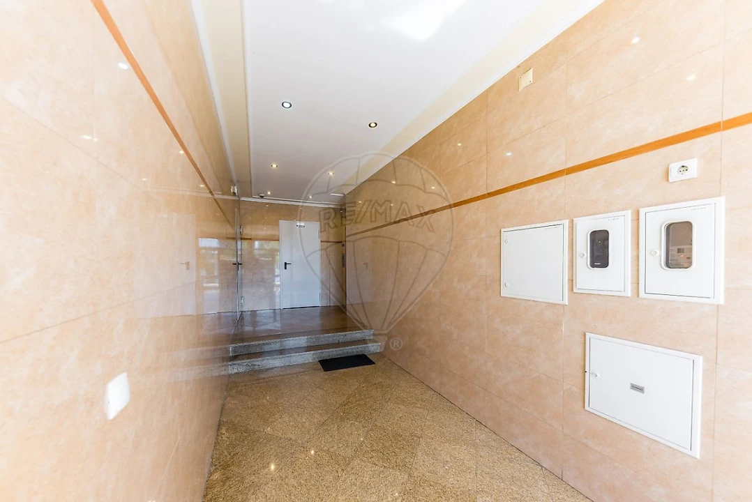 Apartamento T2 para Venda em Charneca de Caparica e Sobreda Foto 8