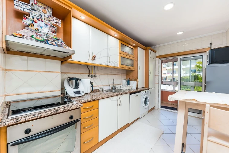 Apartamento T2 para Venda em Charneca de Caparica e Sobreda Foto 10