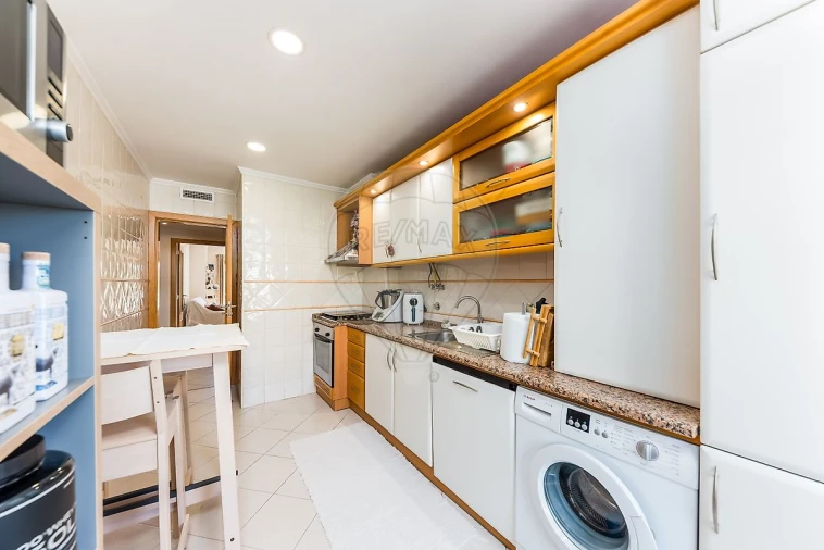 Apartamento T2 para Venda em Charneca de Caparica e Sobreda Foto 12