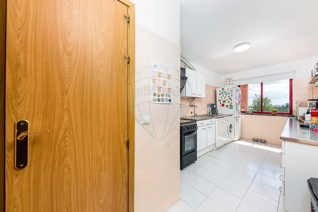 Apartamento T2 para Venda em Caparica e Trafaria Foto 3