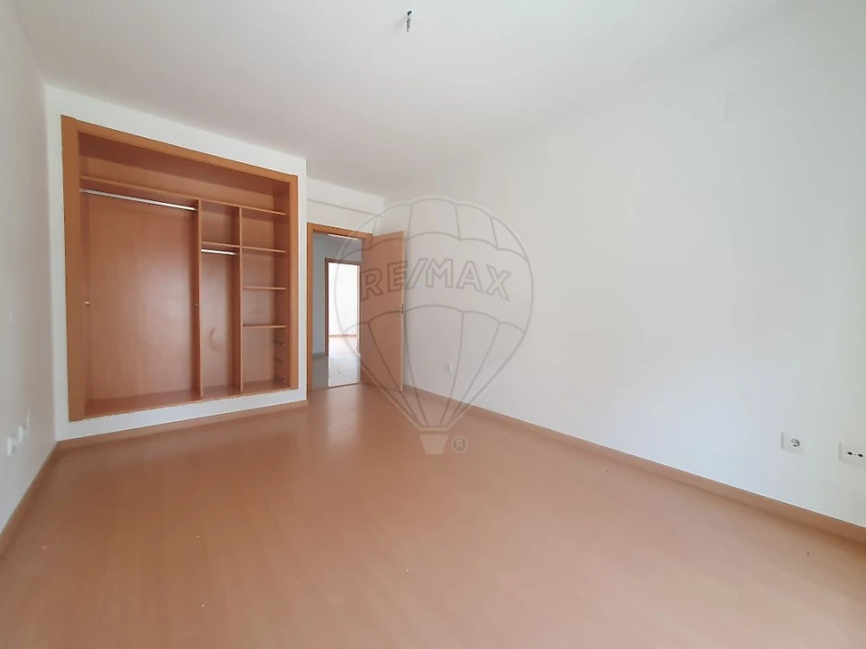 Apartamento T4 para Venda em Pinhal Novo Foto 5