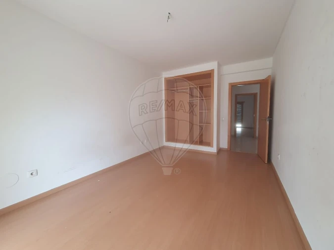 Apartamento T4 para Venda em Pinhal Novo Foto 3