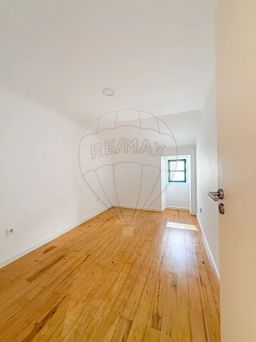 Moradia T2 para Venda em Abrigada e Cabanas de Torres Foto 5