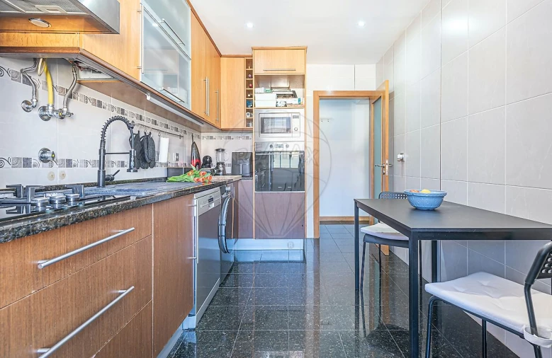 Apartamento T3 para Venda em Seixal, Arrentela e Aldeia de Paio Pires Foto 8