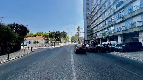 Apartamento T4 para Venda em Benfica