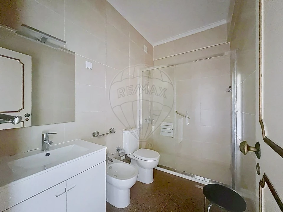 Apartamento T4 para Venda em Benfica Foto 12