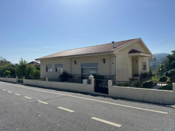 Moradia T3 para Venda em Moreira de Conegos