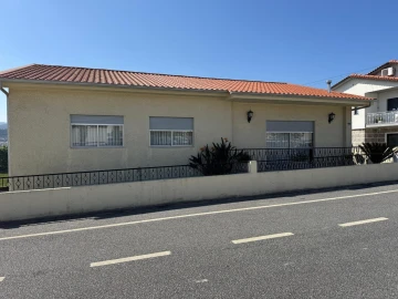 Moradia T3 para Venda em Moreira de Conegos