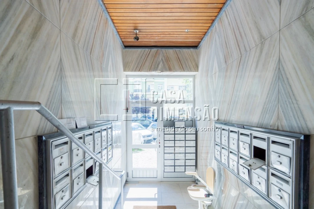 Apartamento T2 para Venda em Benfica Foto 29