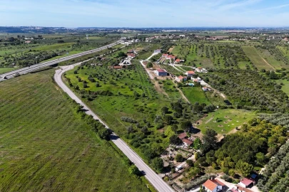 Armazém para Venda em Achete, Azoia de Baixo e Póvoa de Santarém