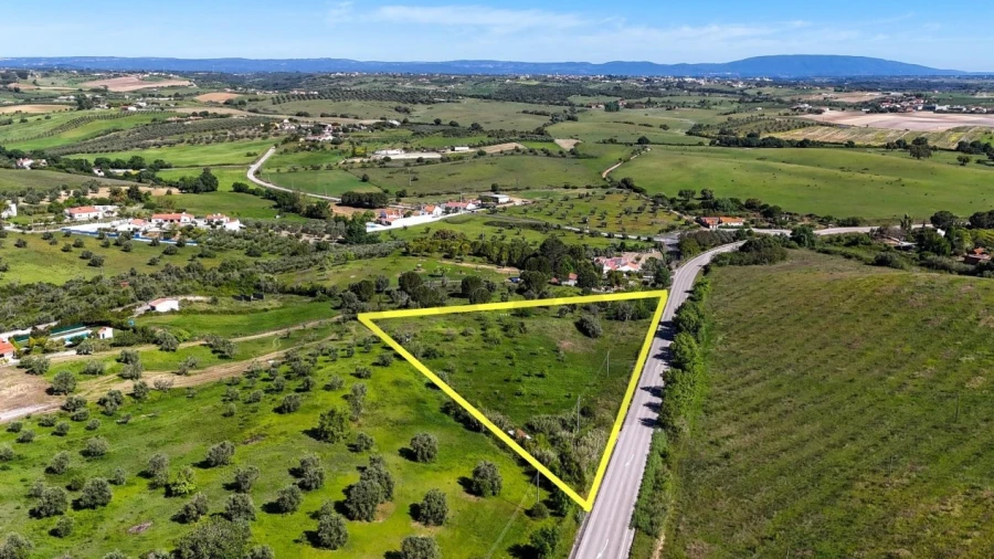 Armazém para Venda em Achete, Azoia de Baixo e Póvoa de Santarém