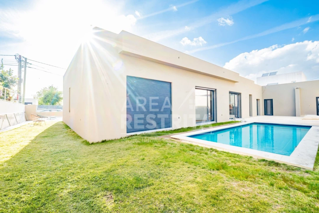 Moradia T4 para Venda em Azeitão (São Lourenço e São Simão) Foto 1