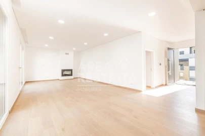 Moradia T4 para Venda em Azeitão (São Lourenço e São Simão)