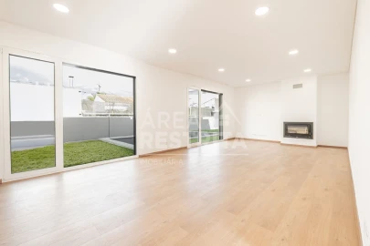 Moradia T4 para Venda em Azeitão (São Lourenço e São Simão)