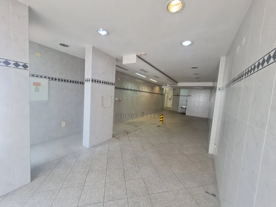 Loja para Venda em Lagos (São Sebastião e Santa Maria) Foto 1