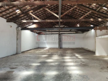 Armazém para Arrendamento em Peniche