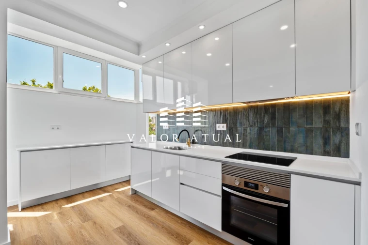 Apartamento T2 para Venda em Venteira Foto 3