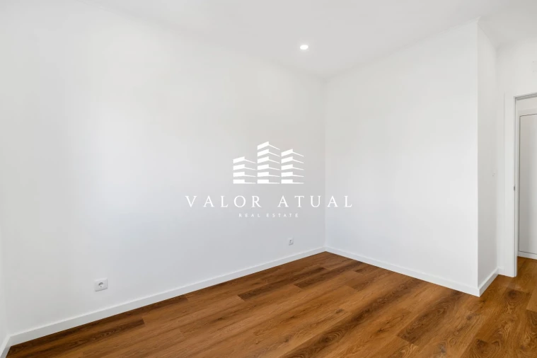 Apartamento T2 para Venda em Venteira Foto 14