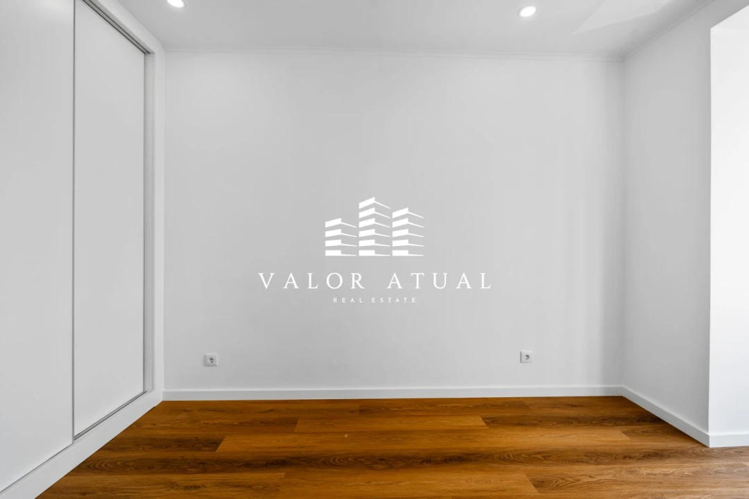 Apartamento T2 para Venda em Venteira Foto 19