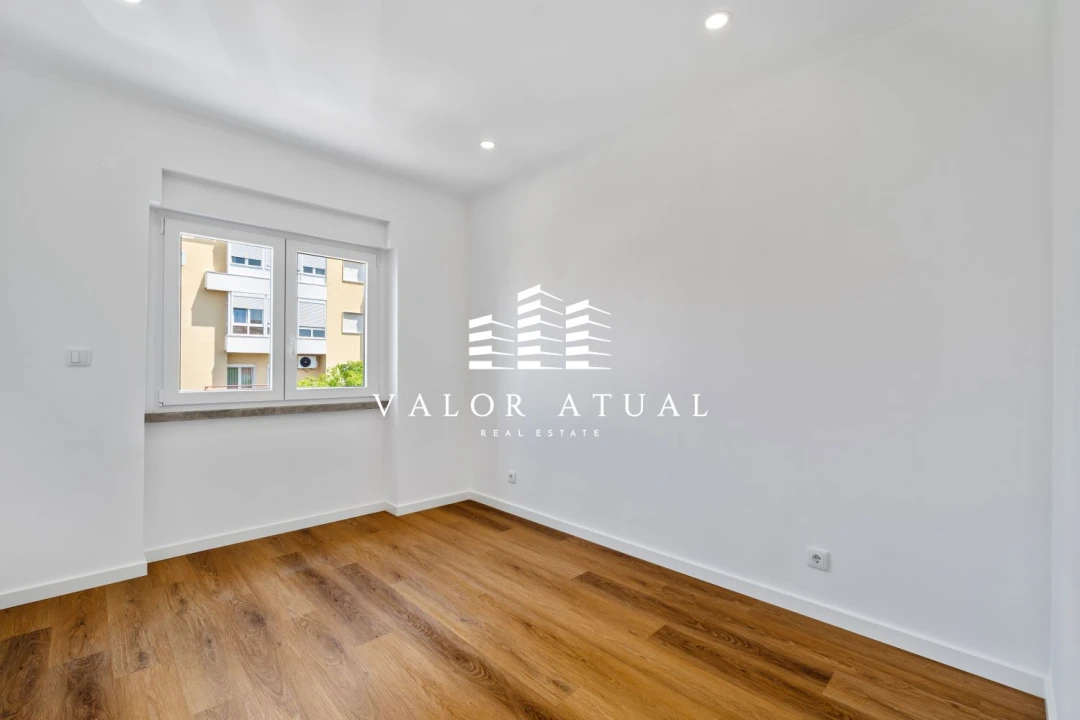 Apartamento T2 para Venda em Venteira Foto 12