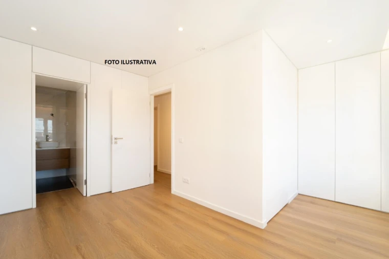 Apartamento T3 para Venda em Santo Antonio dos Olivais Foto 2