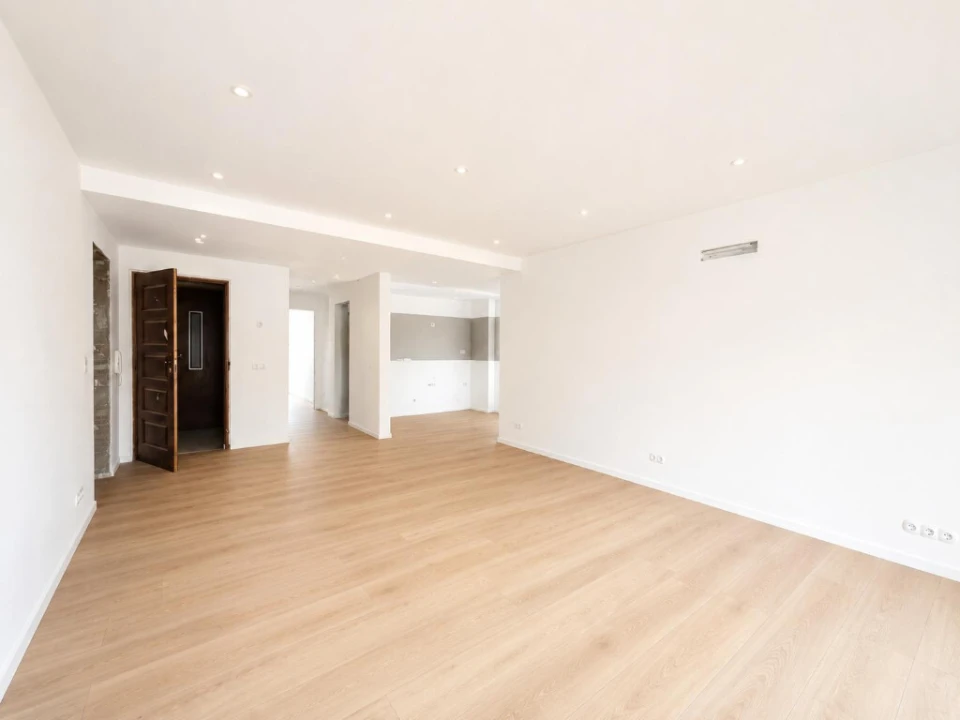 Apartamento T3 para Venda em Santo Antonio dos Olivais Foto 6