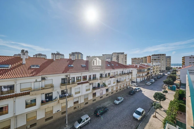 Apartamento T4 para Venda em Costa da Caparica Foto 32