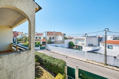 Moradia T5 para Venda em Charneca de Caparica e Sobreda