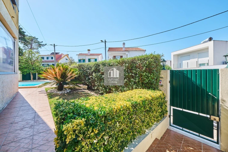 Moradia T5 para Venda em Charneca de Caparica e Sobreda Foto 3