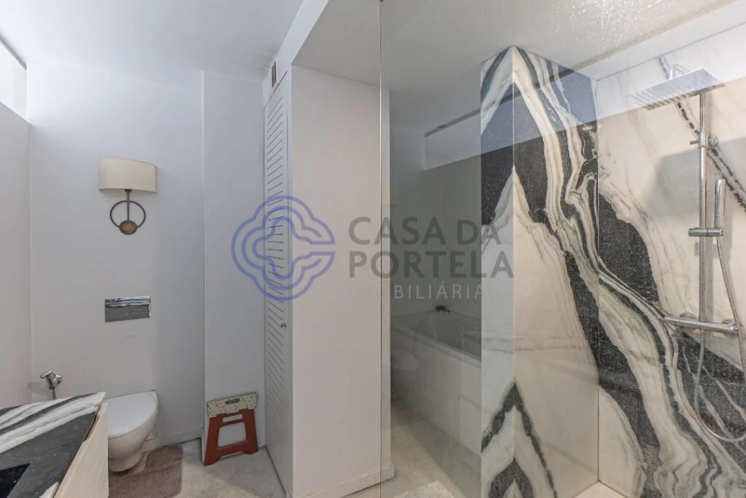 Apartamento T5 para Venda em Lordelo do Ouro e Massarelos Foto 39