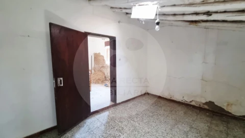 Moradia T1 para Venda em Almodôvar e Graça dos Padrões