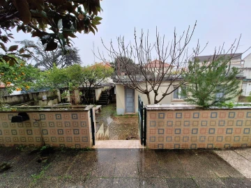 Moradia T12 para Arrendamento em Algés, Linda-A-Velha e Cruz Quebrada-Dafundo