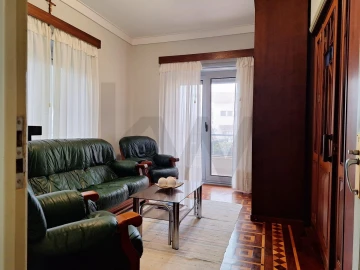Moradia T12 para Arrendamento em Algés, Linda-A-Velha e Cruz Quebrada-Dafundo