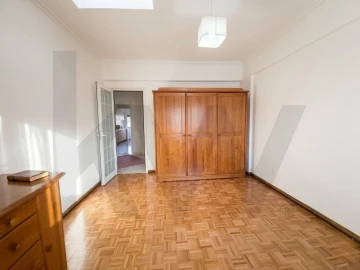 Apartamento T2 para Venda em Ramada e Caneças
