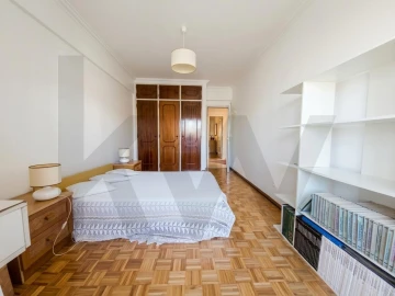 Apartamento T2 para Venda em Ramada e Caneças