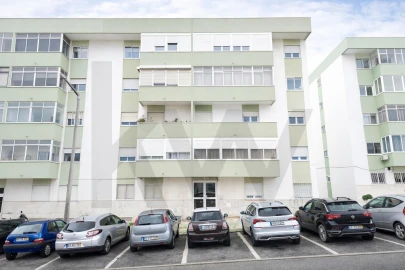 Apartamento T2 para Venda em Ramada e Caneças