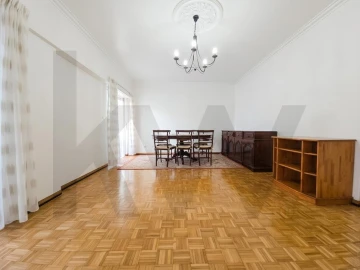 Apartamento T2 para Venda em Ramada e Caneças