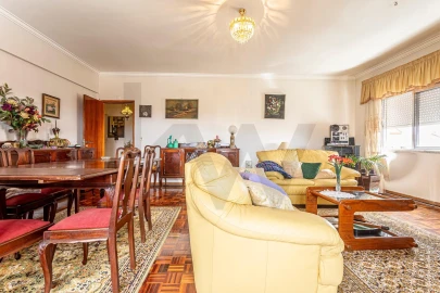 Apartamento T2 para Venda em Massamá e Monte Abraão