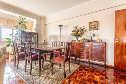 Apartamento T2 para Venda em Massamá e Monte Abraão