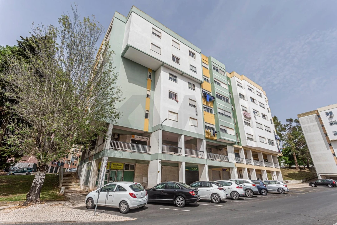 Apartamento T2 para Venda em Massamá e Monte Abraão Foto 1