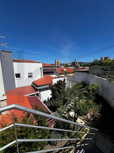 Moradia T4 para Venda em Souselas e Botão